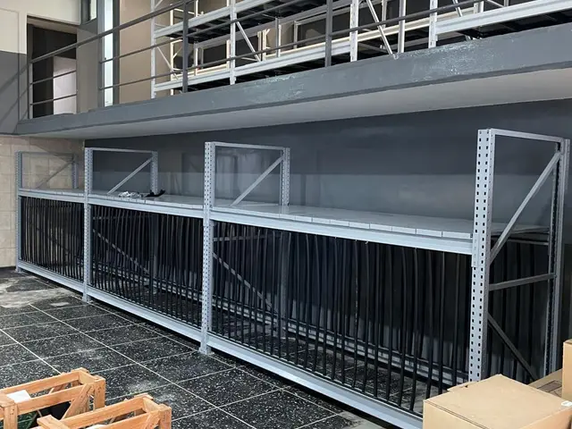 Instalación de Mundo Estanterías en SportCars, concesionario oficial Audi
