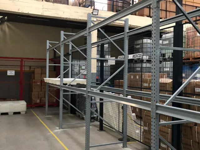 Instalación de Mundo Estanterías en Laboratorios Bayer