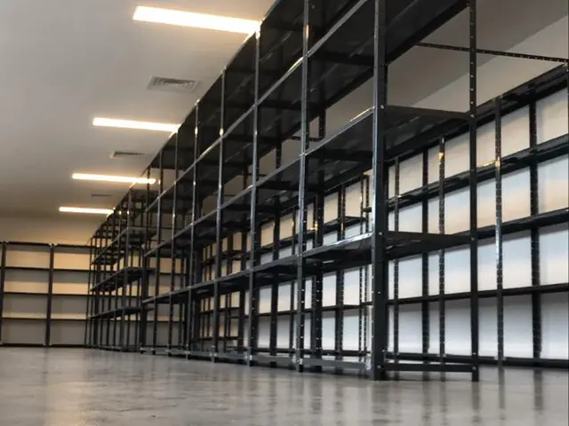 Instalación de Mundo Estanterías en Lego Pourtau, concesionario oficial Fiat