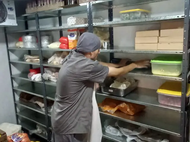 Instalación de Mundo Estanterías en Pizzería Kentucky