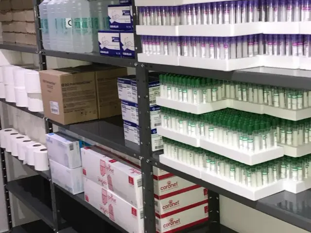 Instalación de Mundo Estanterías en Laboratorio Weizur Argentina